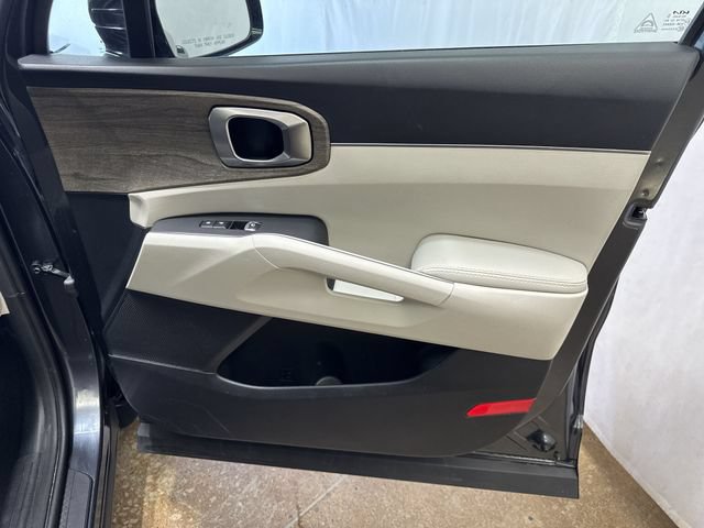 Used 2023 Kia Sorento EX w/ Panoramic Sunroof Package FWD image 29