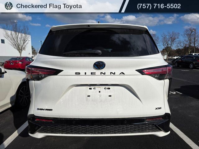 Used 2025 Toyota Sienna XSE w/ XSE Plus Package image 5