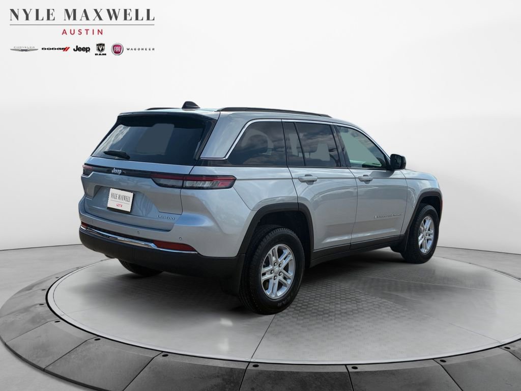 New 2025 Jeep Grand Cherokee Laredo w/ MOPAR Finishing Package RWD image 15