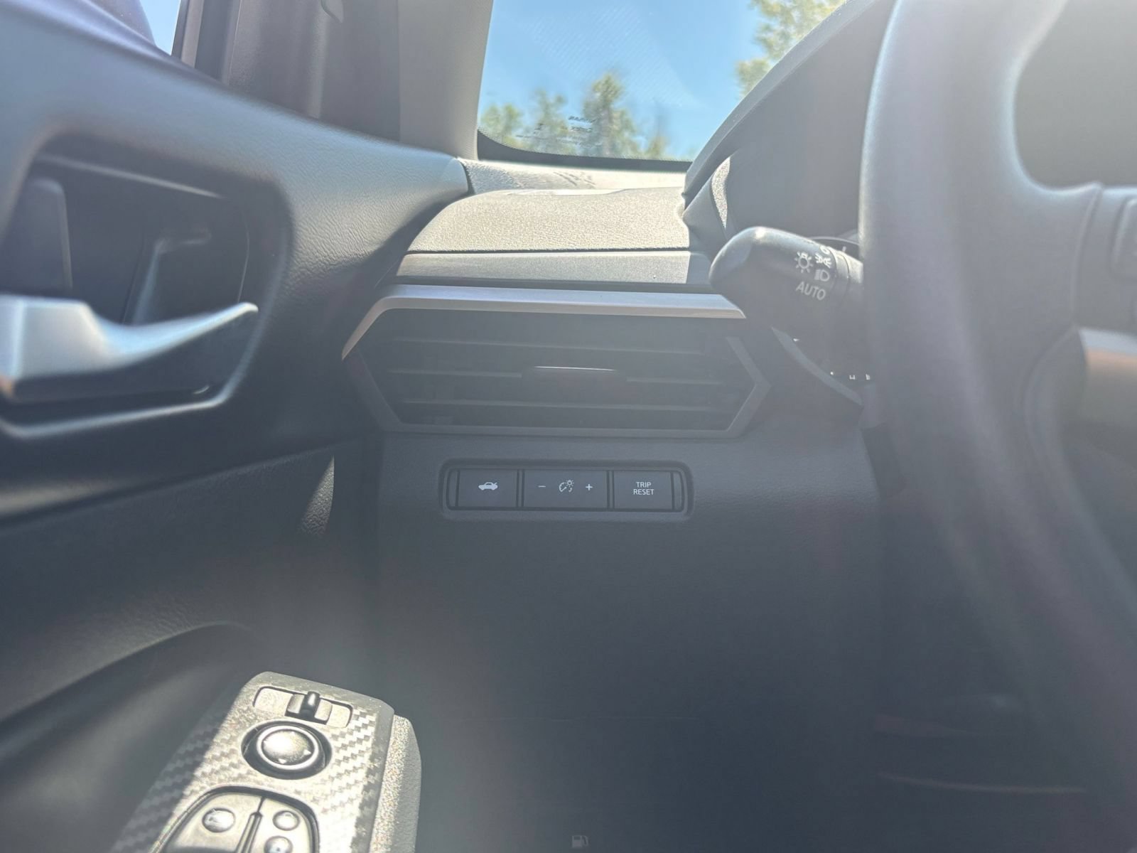 Used 2025 Nissan Altima 2.5 SV FWD image 32