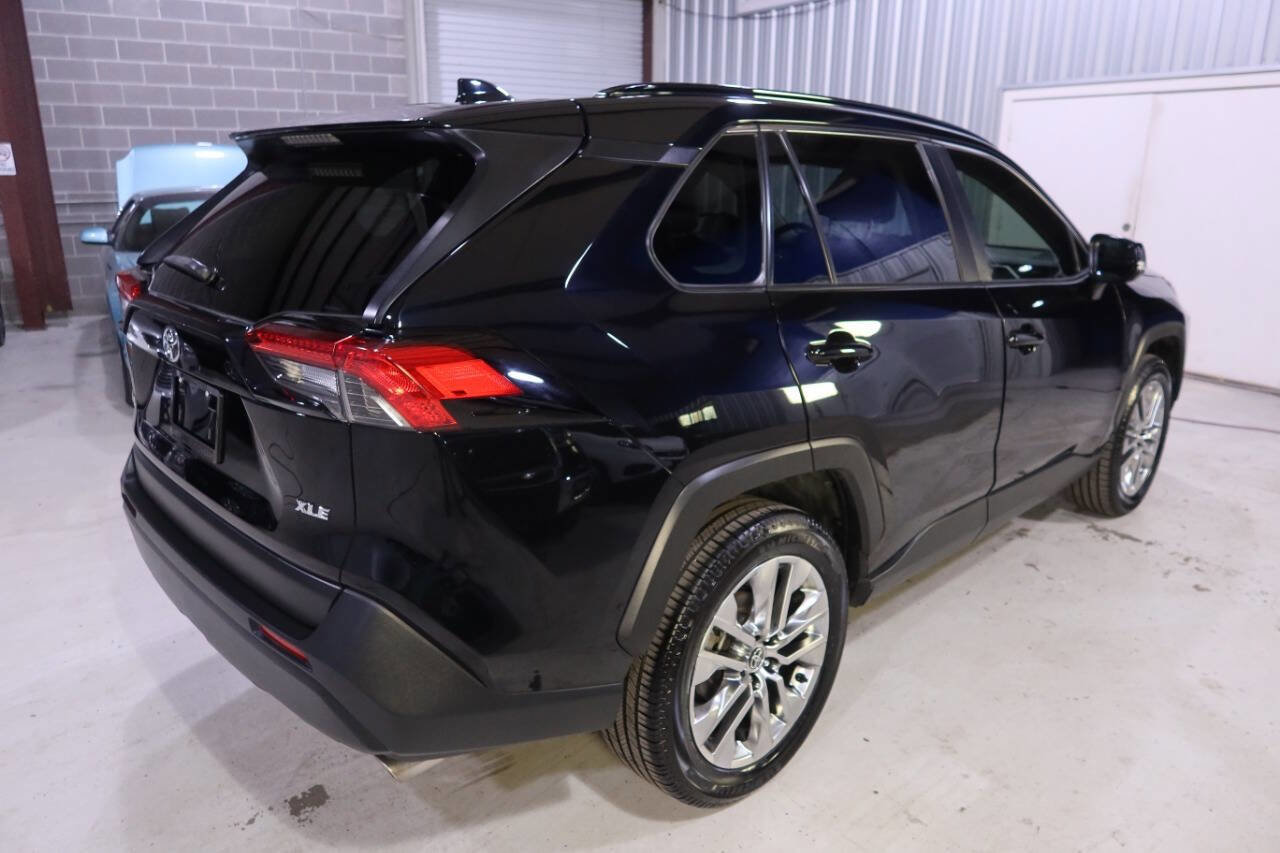 Used 2020 Toyota RAV4 XLE Premium image 5