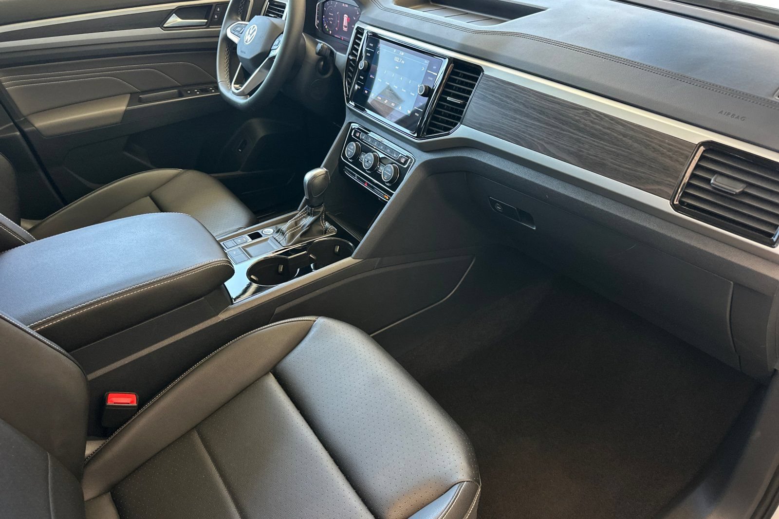 Used 2023 Volkswagen Atlas SE w/ Panoramic Sunroof Package FWD image 17