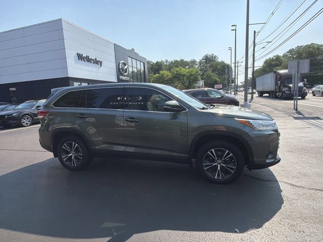 Used 2019 Toyota Highlander Plus AWD/4WD image 9
