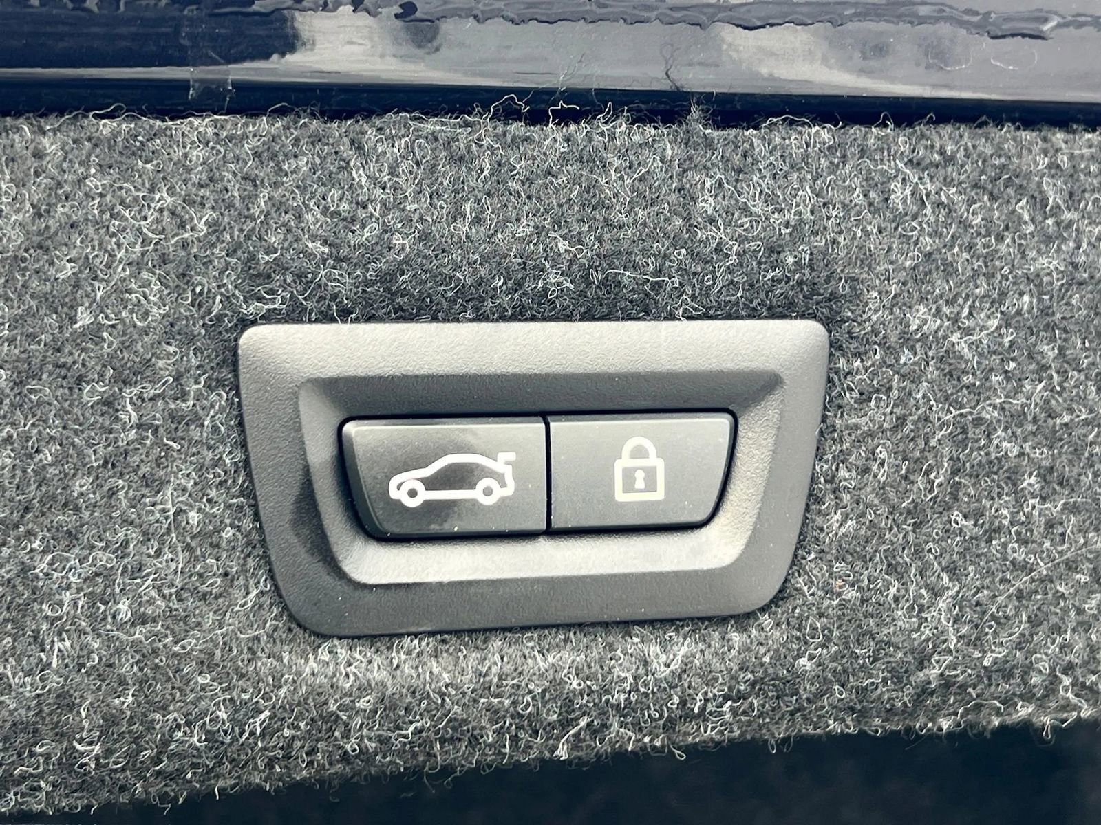 Used 2020 BMW M550i xDrive w/ Premium Package image 27