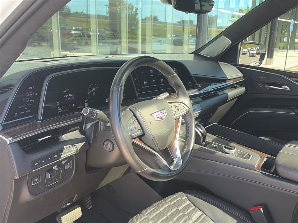 Used 2023 Cadillac Escalade Sport Platinum w/ LPO, ONYX Package AWD/4WD image 4