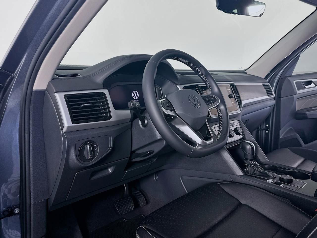 Used 2022 Volkswagen Atlas SE w/ Black Wheel Package image 34