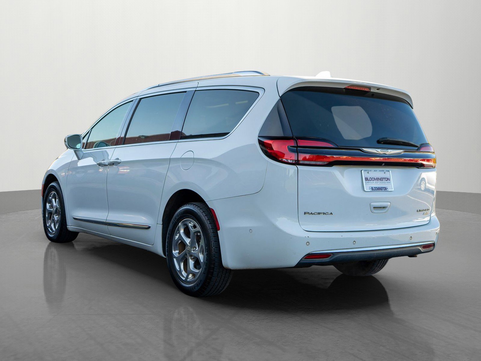 Used 2021 Chrysler Pacifica Limited w/ Premium & Safety Sphere Group AWD/4WD image 5