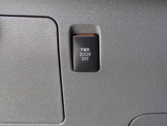 Used 2018 Toyota Sienna XLE w/ XLE Navigation Package image 19