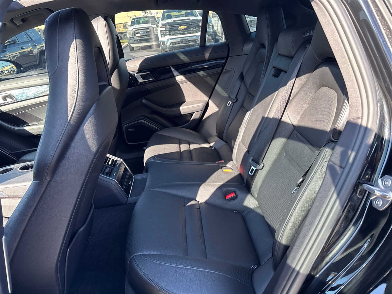 Used 2018 Porsche Panamera 4 image 18