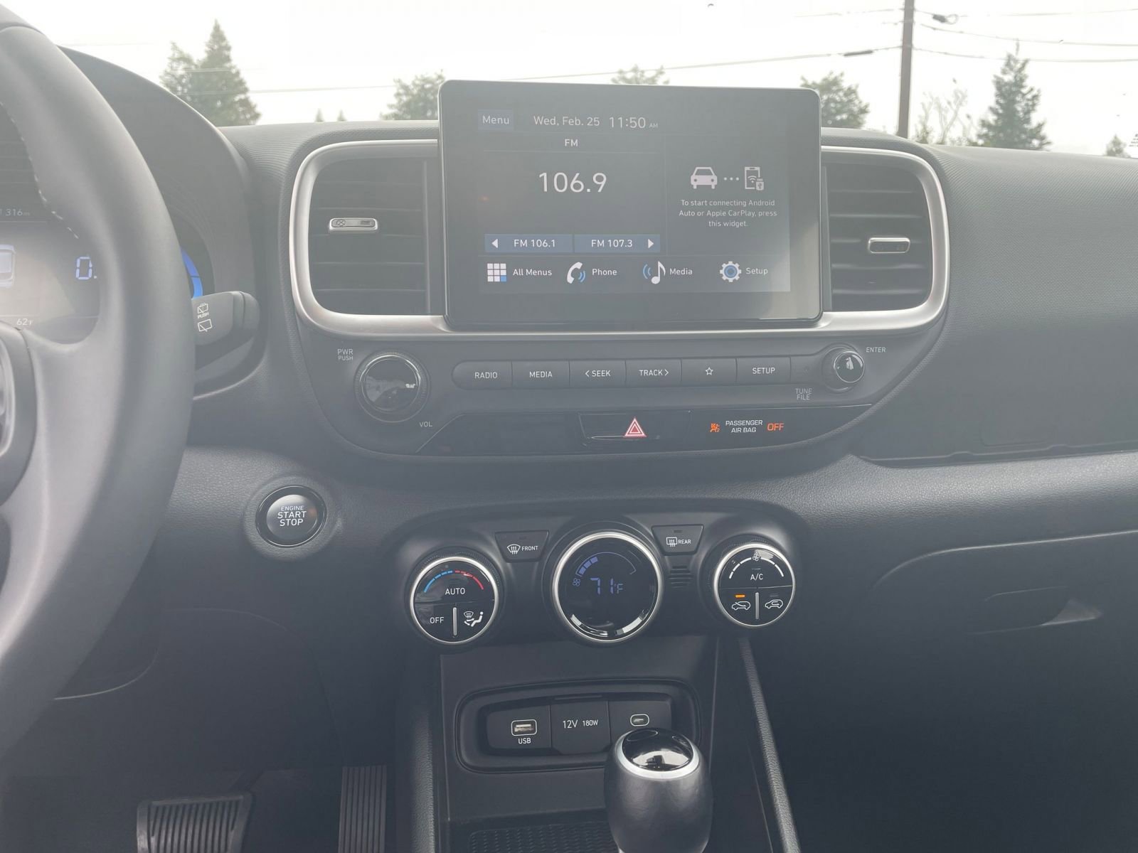 Used 2025 Hyundai Venue SEL image 17