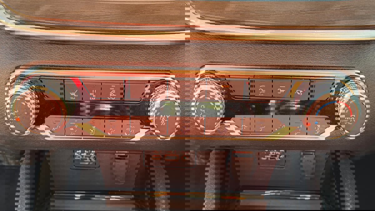 Used 2024 Nissan Altima 2.5 SV image 27