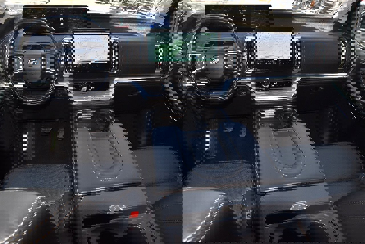 Certified 2025 Ford Expedition Platinum image 17