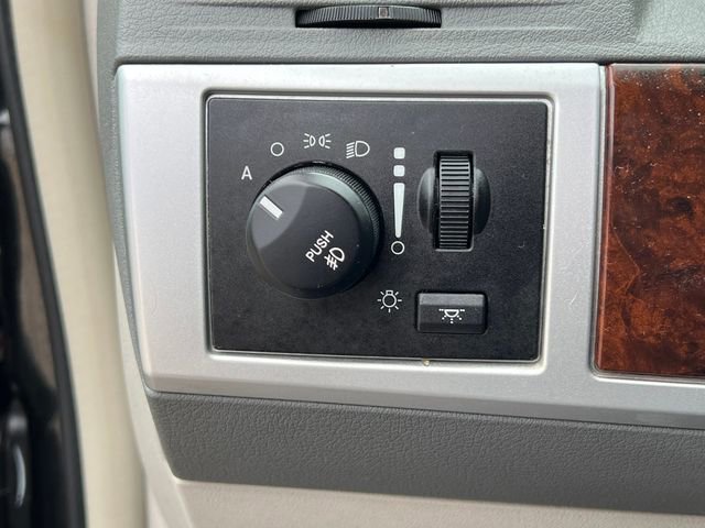 Used 2010 Chrysler Town & Country Touring w/ Safetytec Group image 16