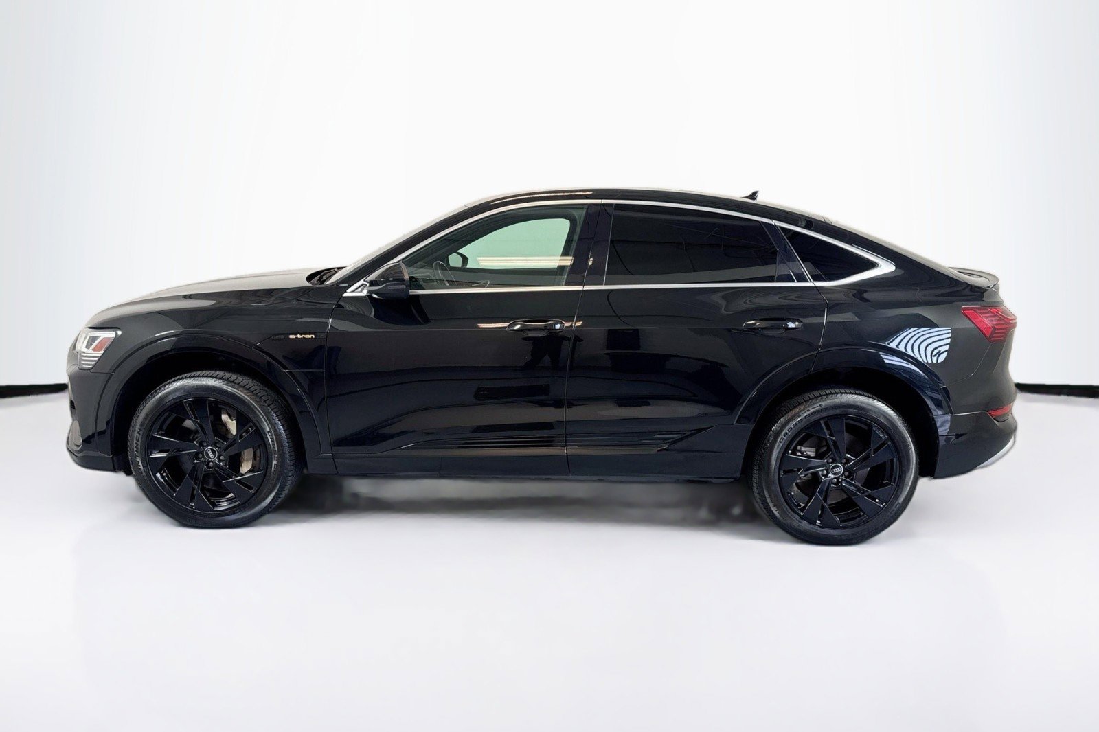 Used 2022 Audi e-tron Premium image 8