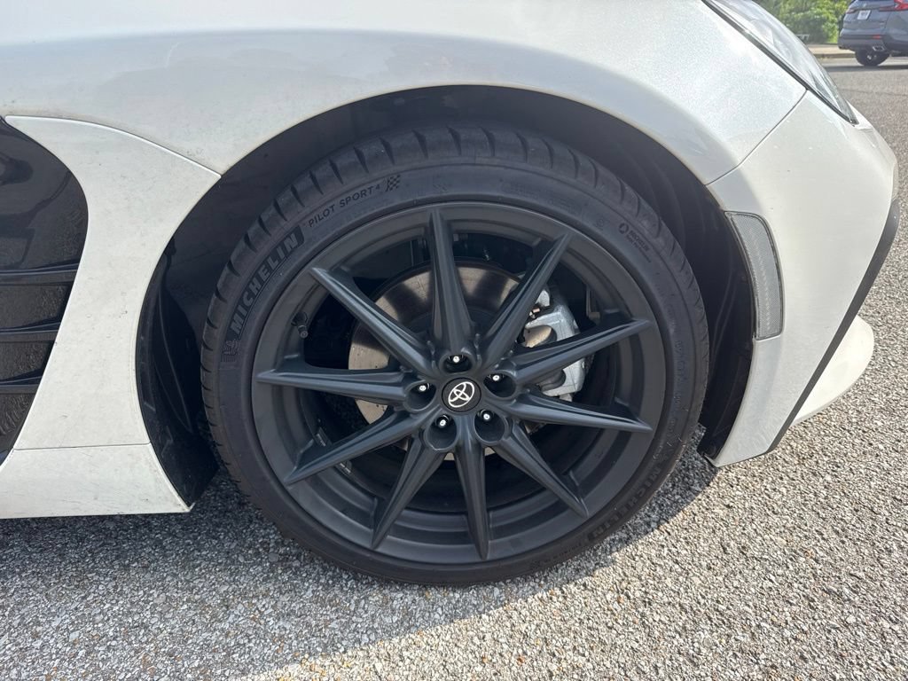 Used 2025 Toyota GR86 Premium RWD image 4