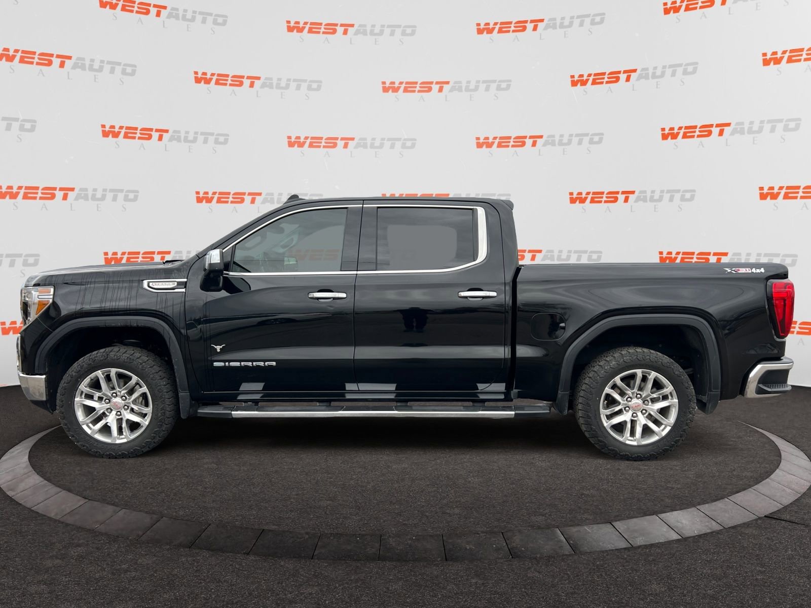 Used 2020 GMC Sierra 1500 SLT image 2
