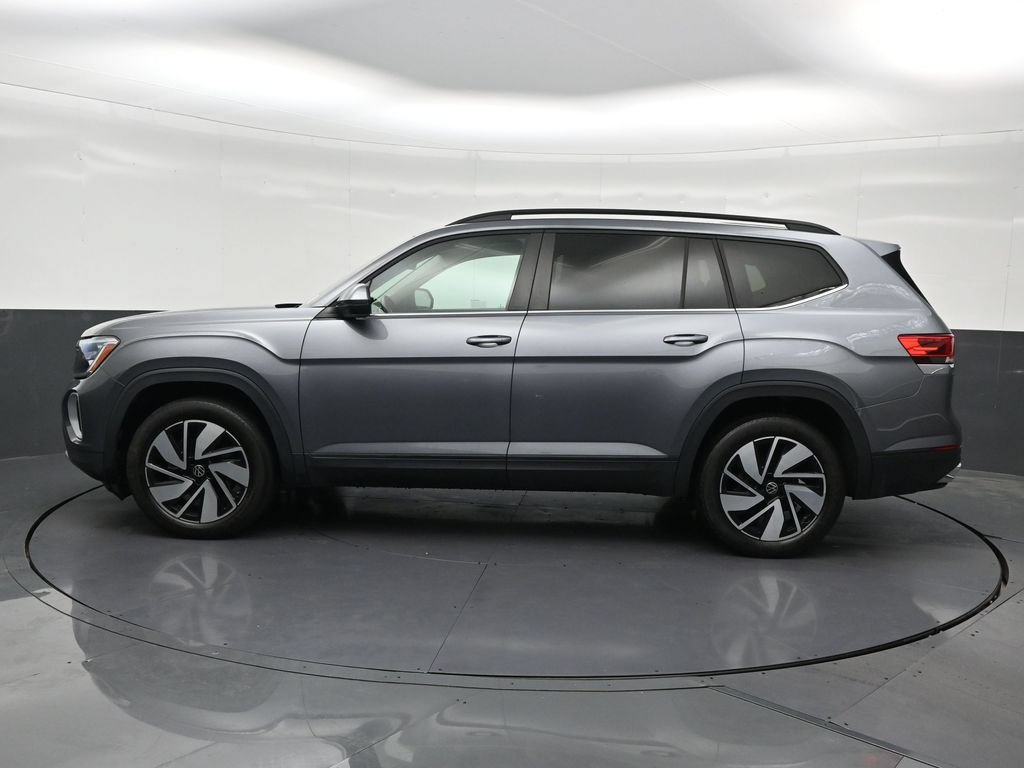 Used 2024 Volkswagen Atlas SE FWD image 2