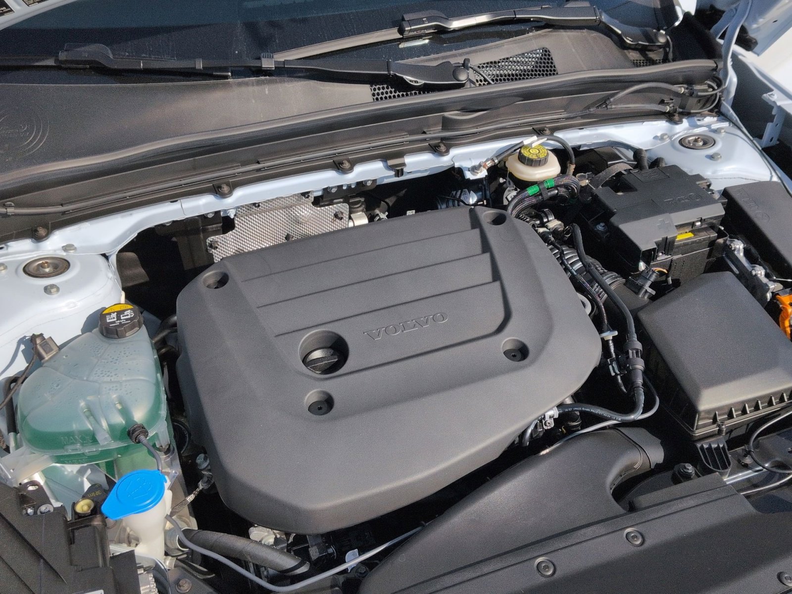 New 2026 Volvo XC40 B5 Plus w/ Protection Package Premier image 28