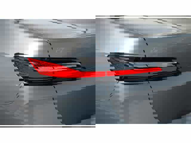 Used 2025 BMW i7 eDrive50 image 13