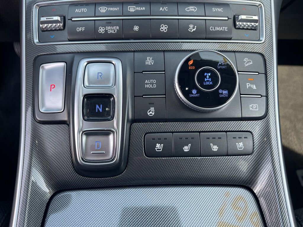 Used 2023 Hyundai Santa Fe Limited image 16