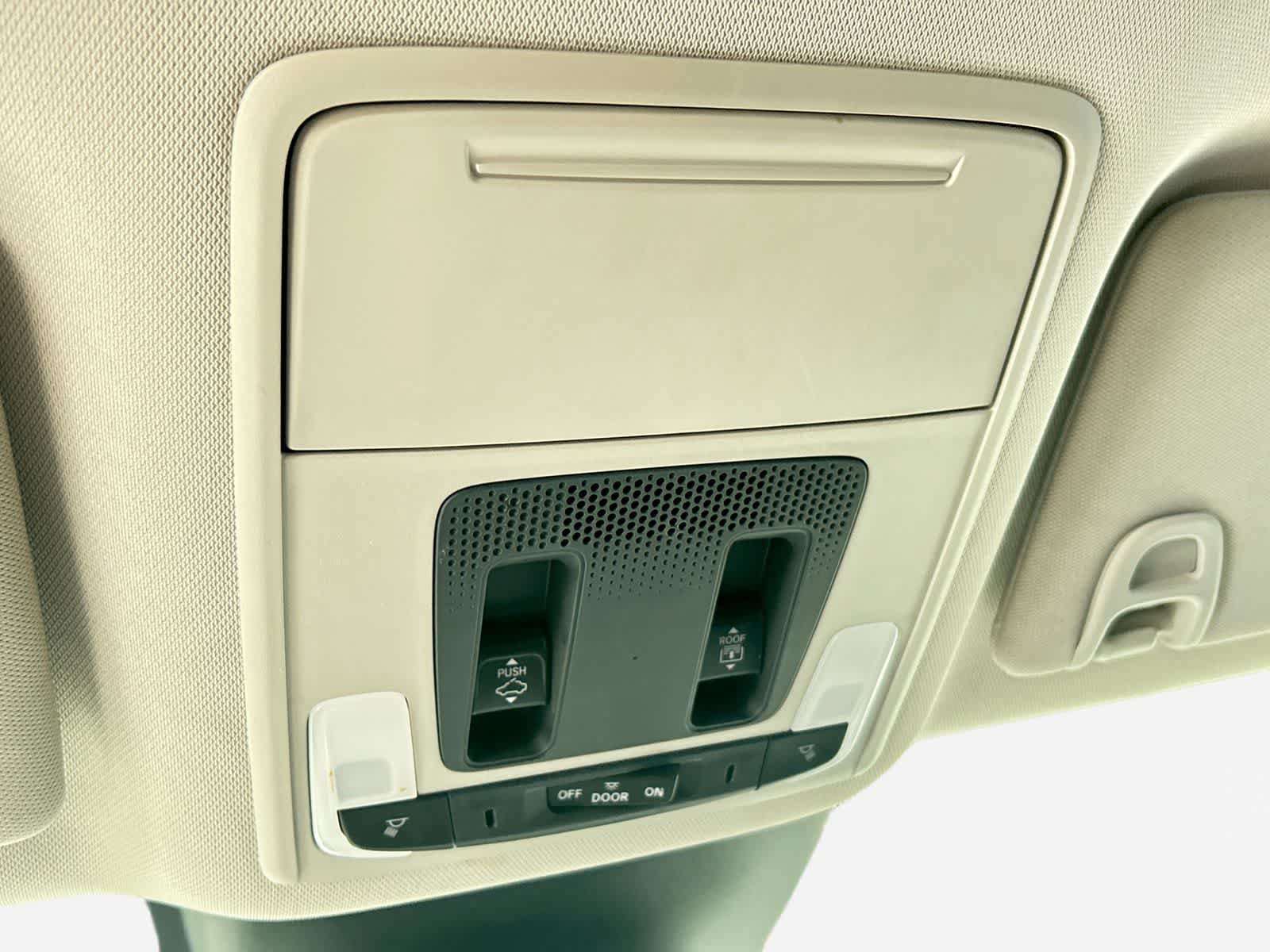 Used 2023 Honda Pilot Touring image 17