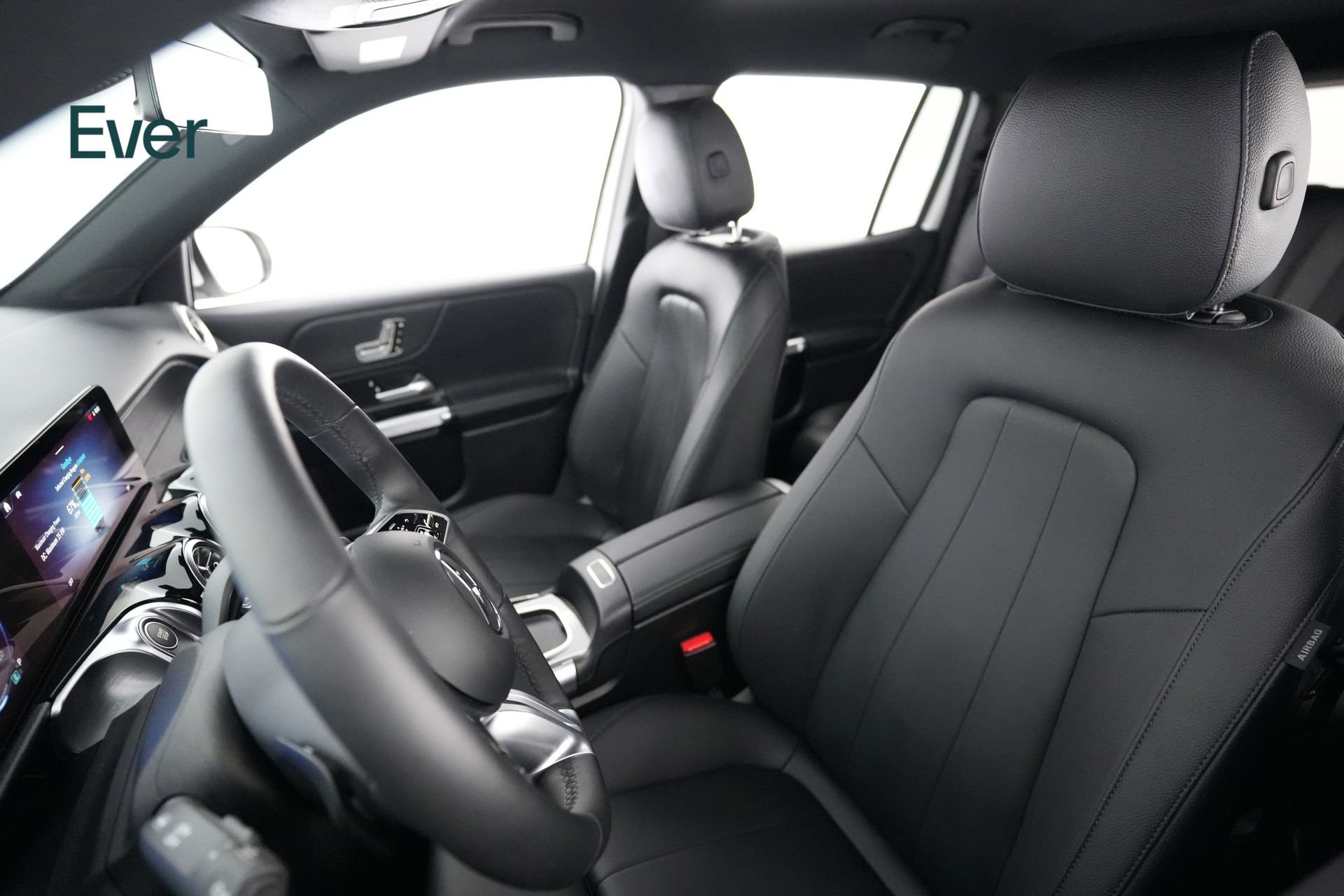 Used 2025 Mercedes-Benz EQB 250+ image 4