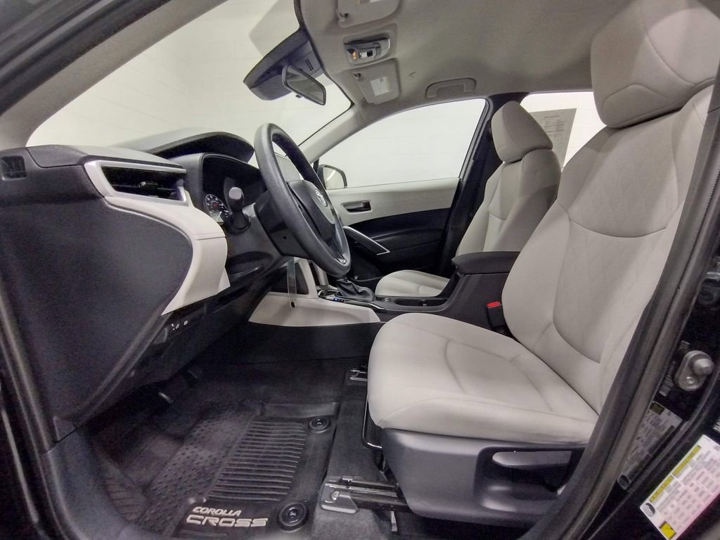 Used 2024 Toyota Corolla Cross L image 19