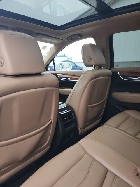 Used 2017 Cadillac XT5 Platinum w/ Driver Assist Package AWD/4WD image 14