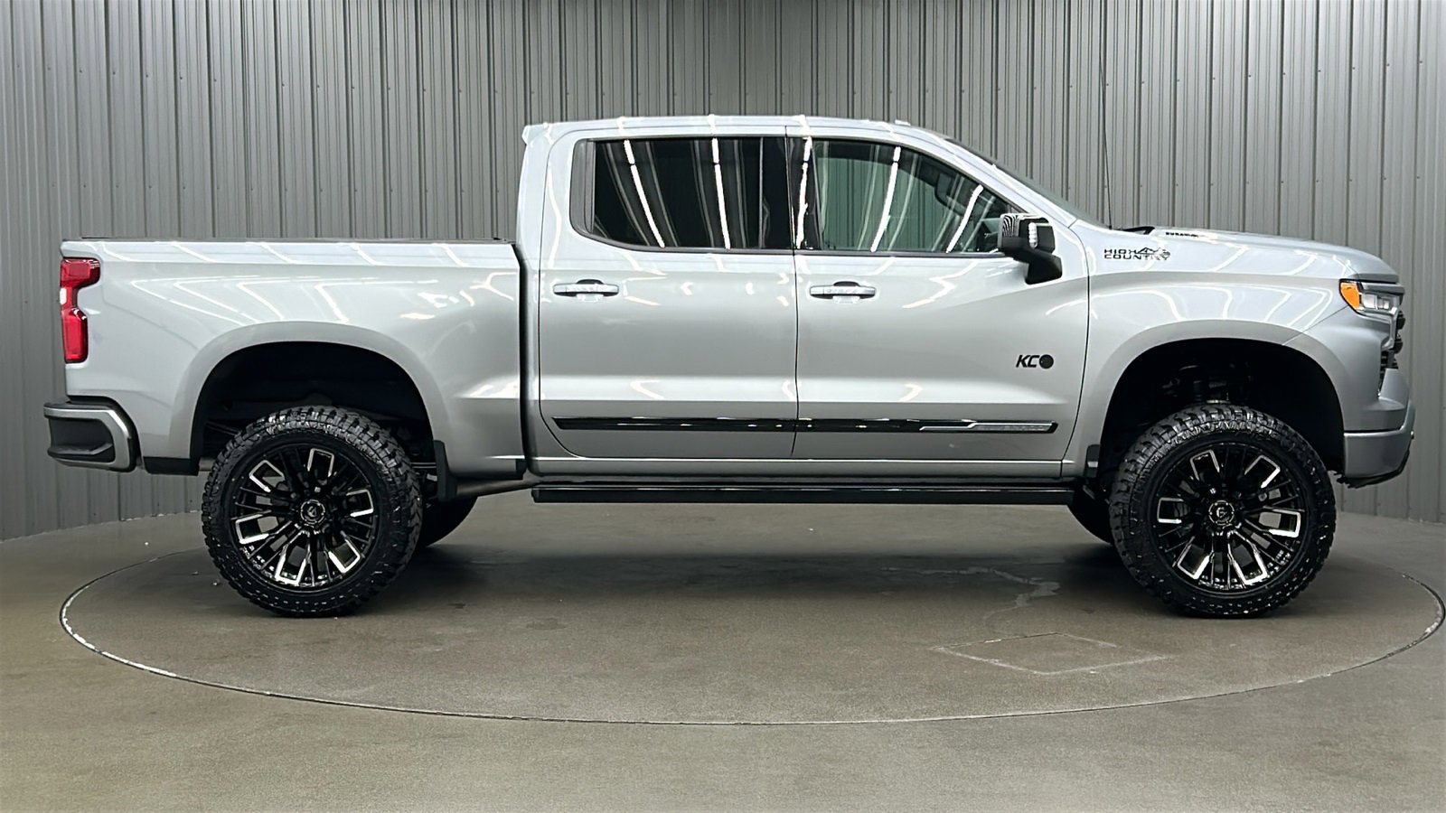 Used 2023 Chevrolet Silverado 1500 High Country w/ High Country Premium Package image 6