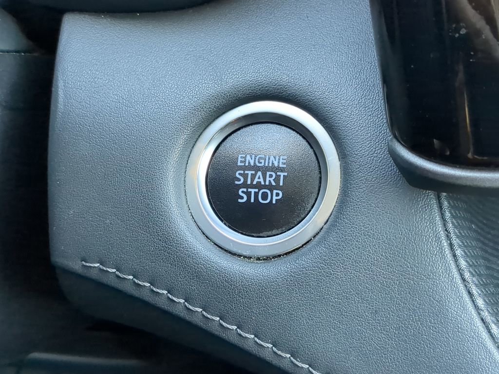 Used 2021 Toyota Highlander LE image 32