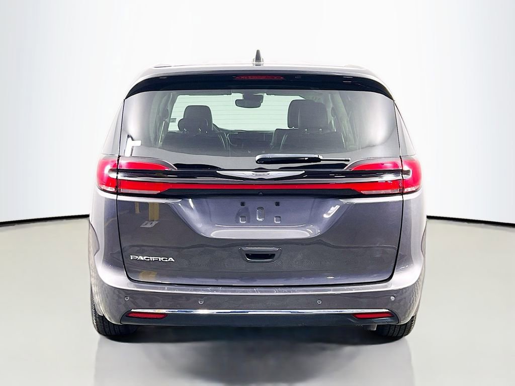 Used 2023 Chrysler Pacifica Touring-L FWD image 6