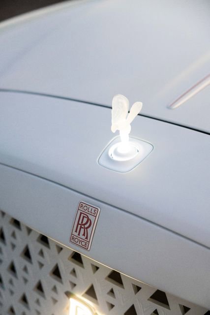 Used 2020 Rolls-Royce Dawn RWD image 3