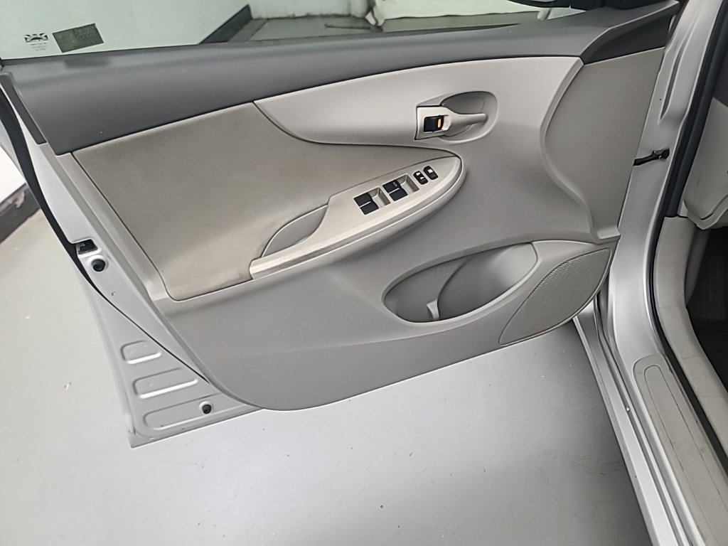 Used 2010 Toyota Corolla LE FWD image 19