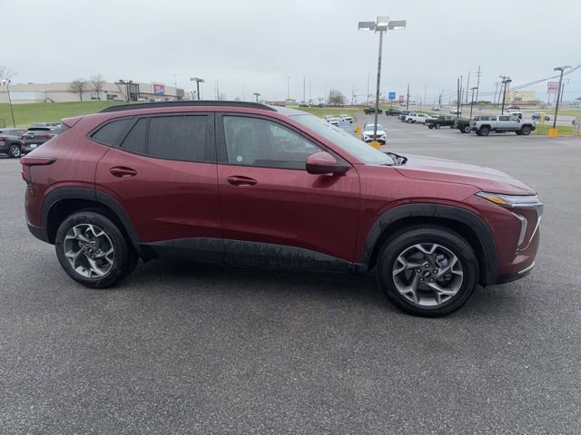 Used 2025 Chevrolet Trax LT w/ LT Convenience Package image 10