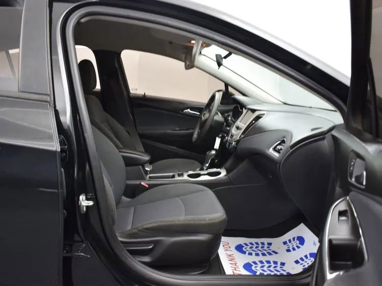 Used 2018 Chevrolet Cruze LS image 16