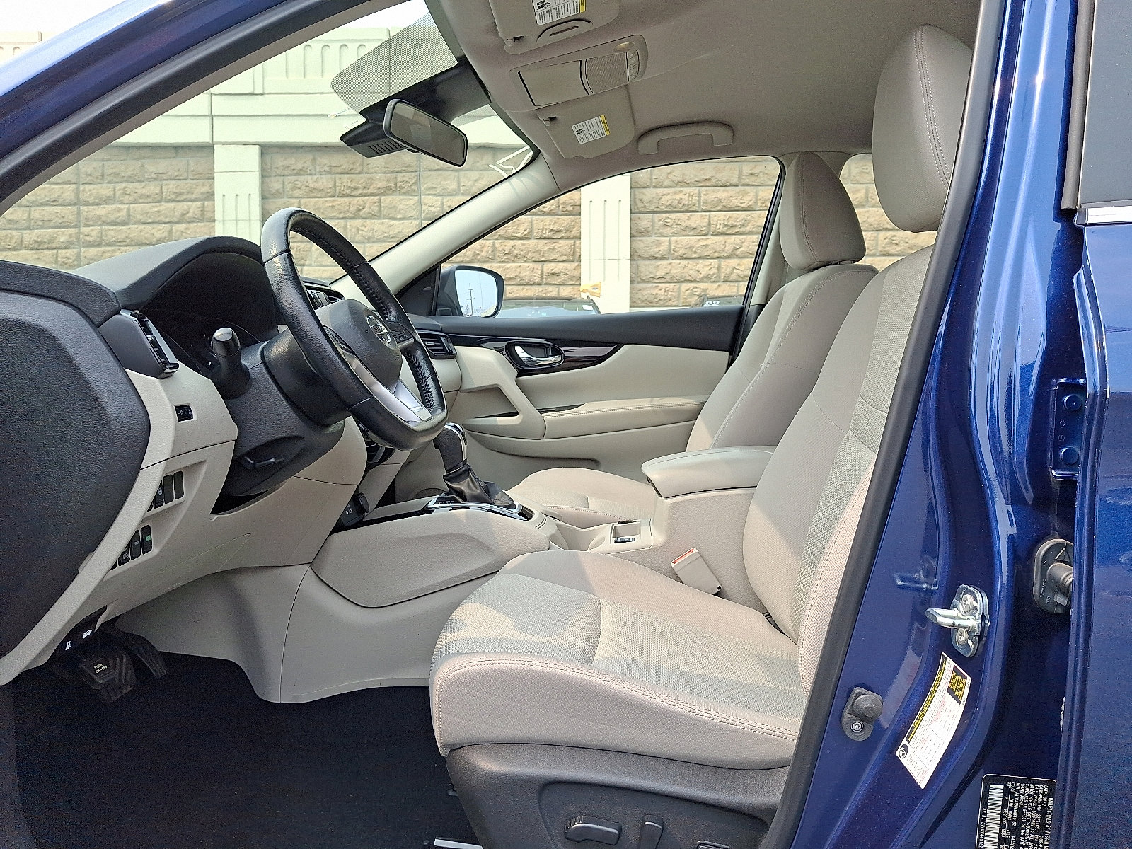 Used 2021 Nissan Rogue Sport SV image 11