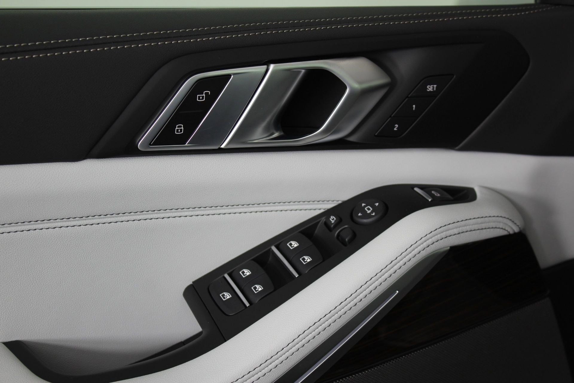 New 2026 BMW X5 xDrive50e w/ M Sport Package AWD/4WD image 24