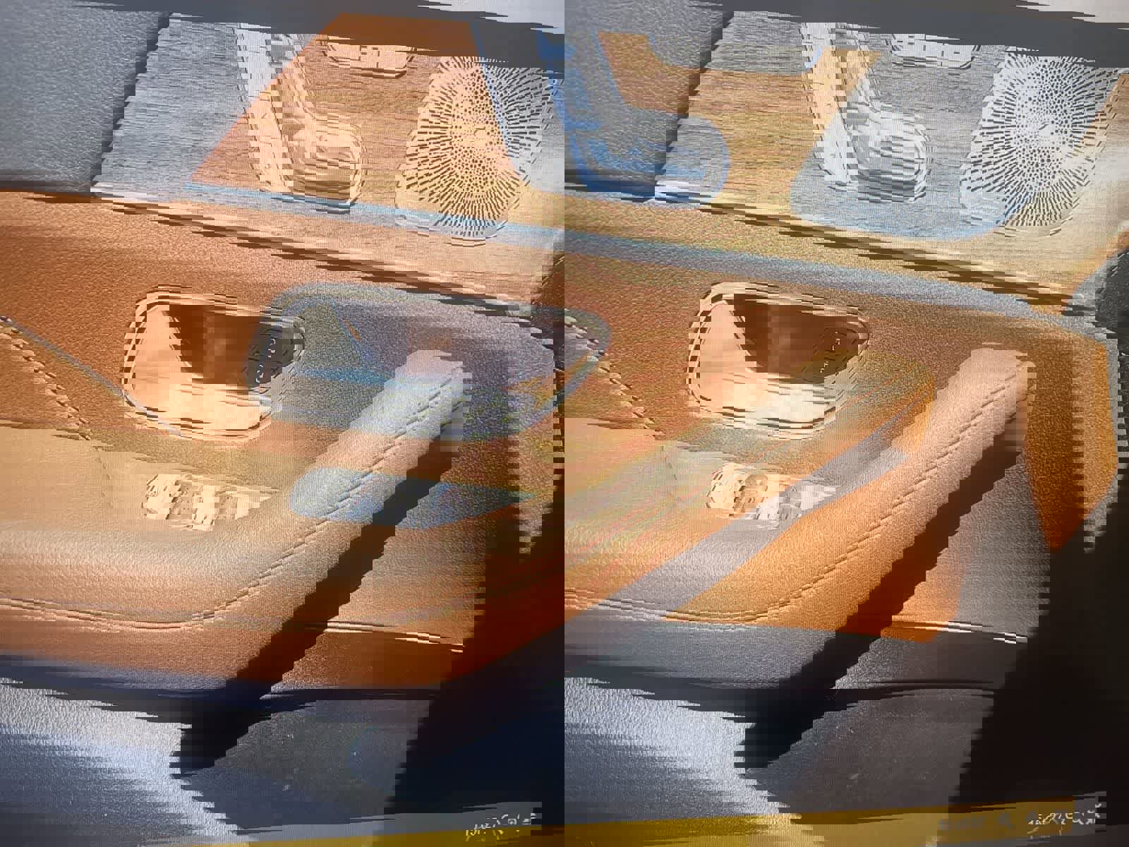 Used 2025 Mercedes-Benz GLS 450 4MATIC w/ AMG Line Exterior image 11