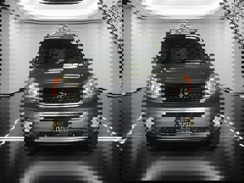 Used 2005 Toyota RAV4 2WD image 2