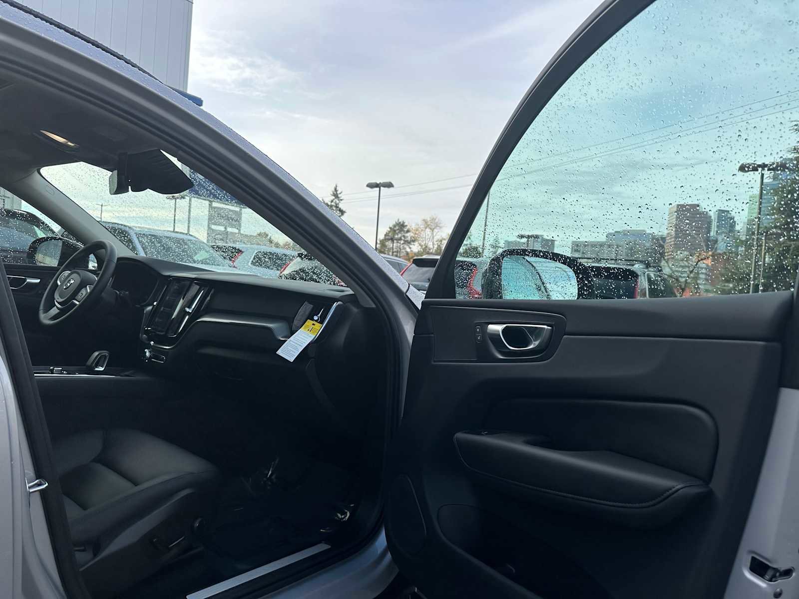 Used 2025 Volvo XC60 B5 Core w/ Climate Package image 11