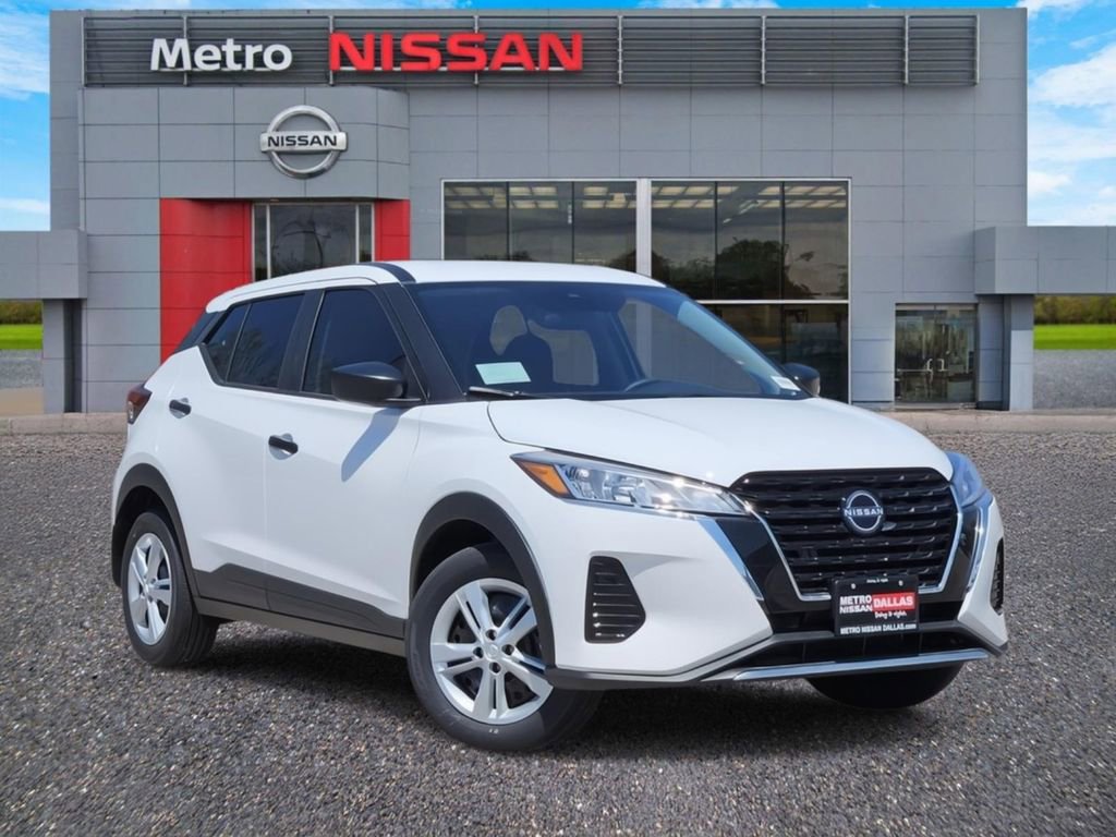 New 2025 Nissan Kicks Play S
