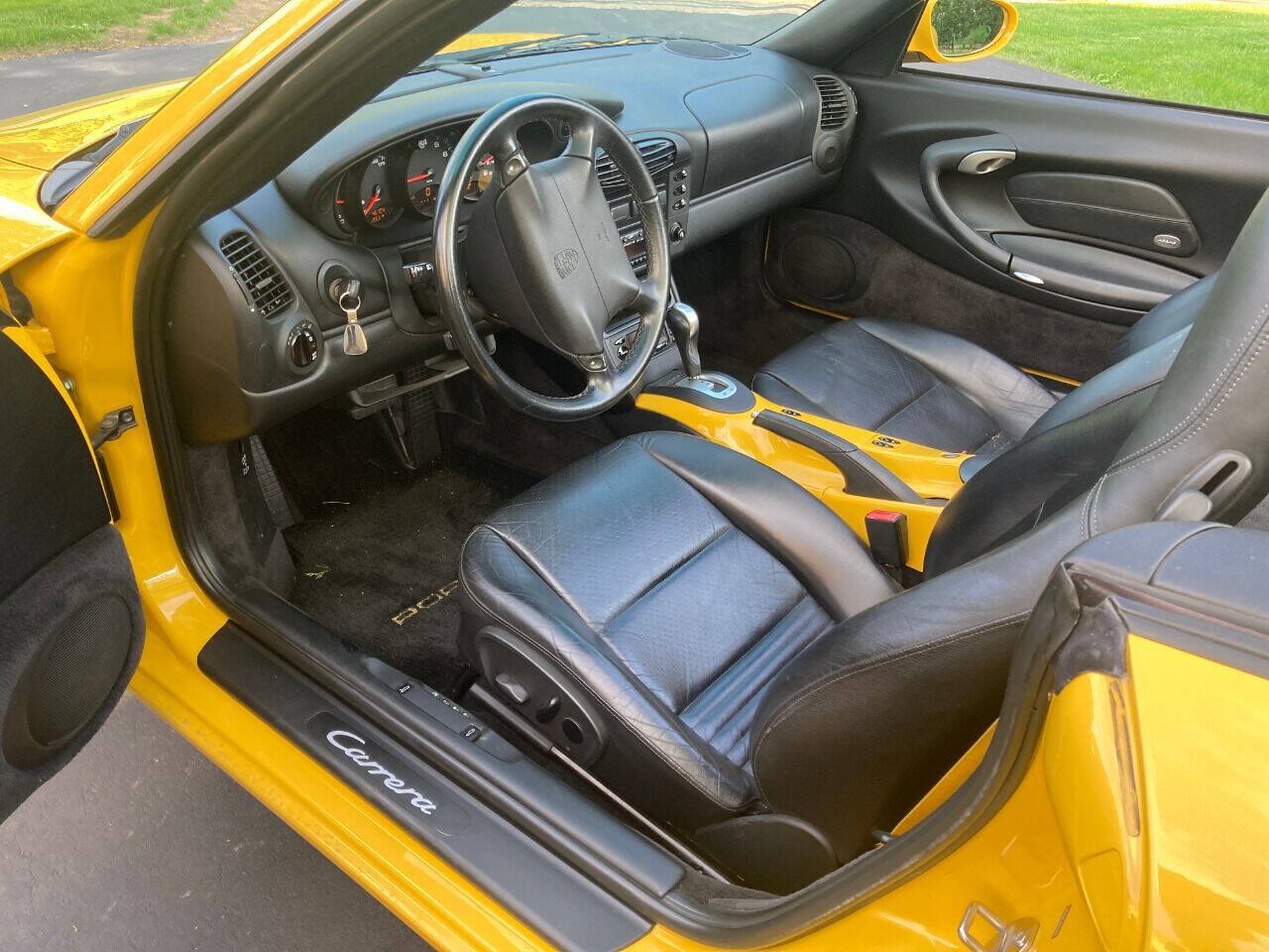 Used 2001 Porsche 911 Cabriolet image 11