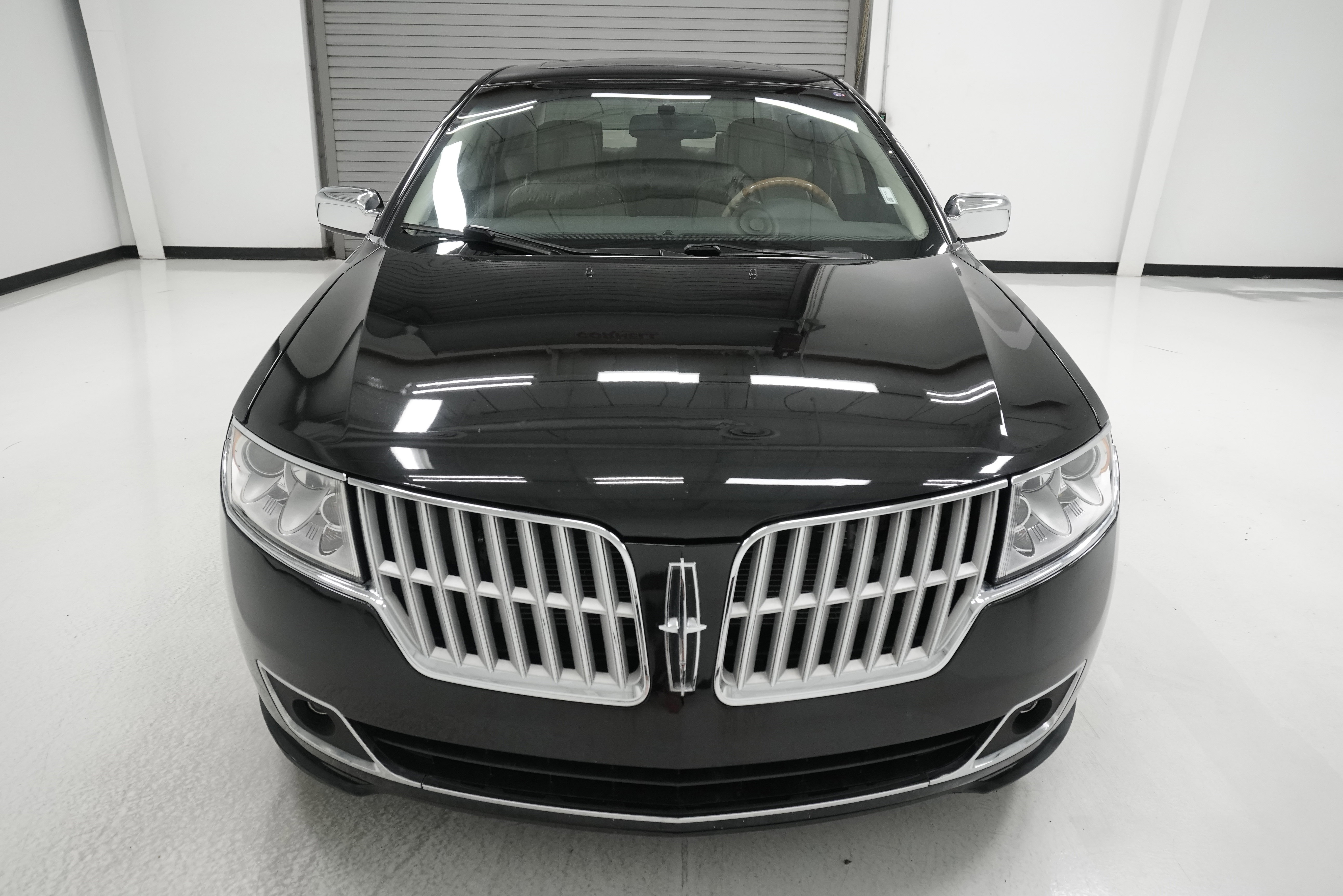 Used 2010 Lincoln MKZ image 2