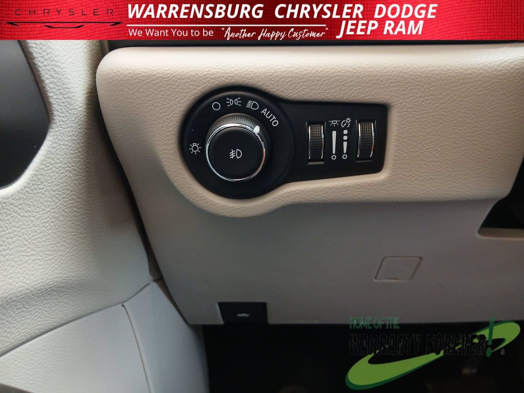 Used 2022 Chrysler Pacifica Touring-L FWD image 33