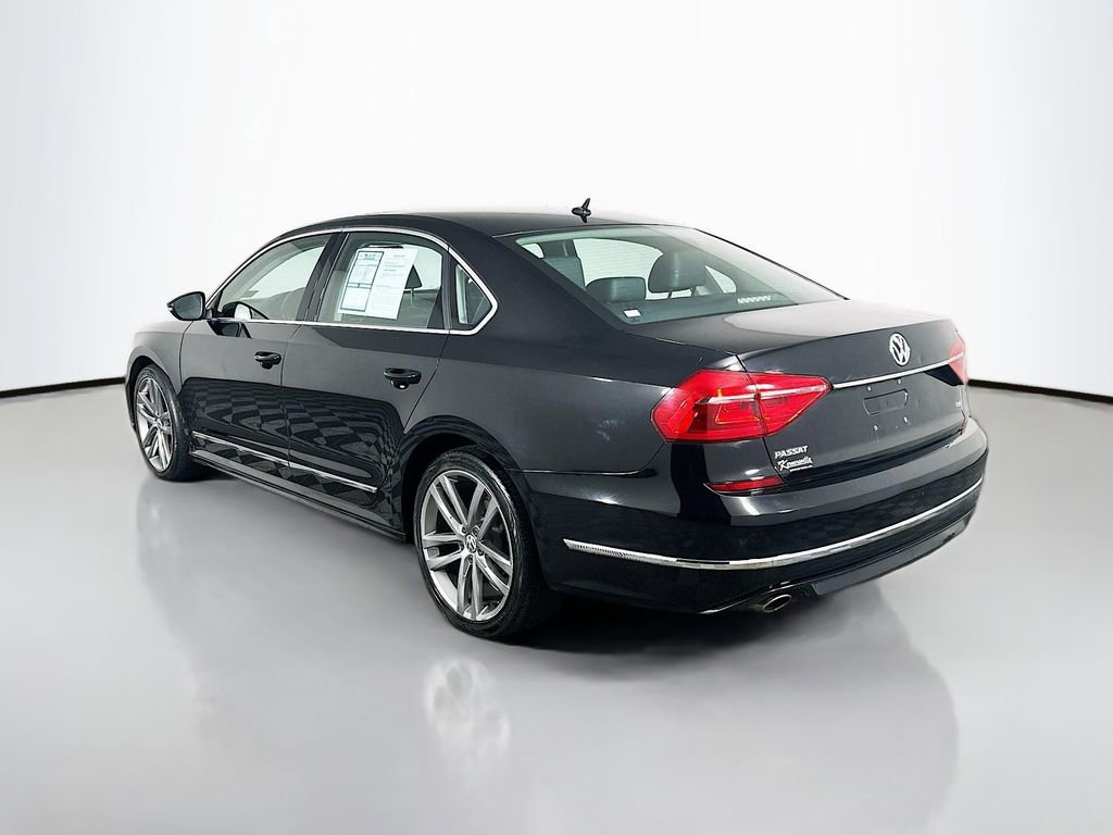 Used 2016 Volkswagen Passat 1.8T R-Line image 5