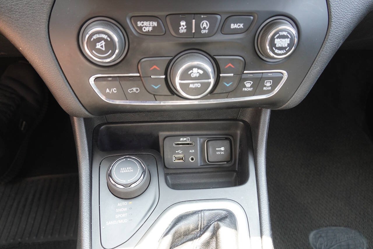 Used 2018 Jeep Cherokee Overland AWD/4WD image 21