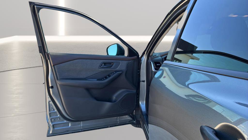 Used 2022 Nissan Rogue S image 26