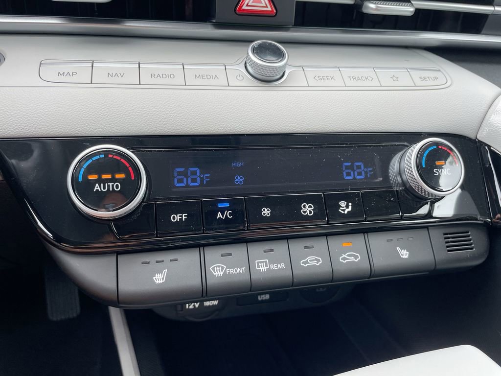 New 2025 Hyundai Elantra Limited image 44