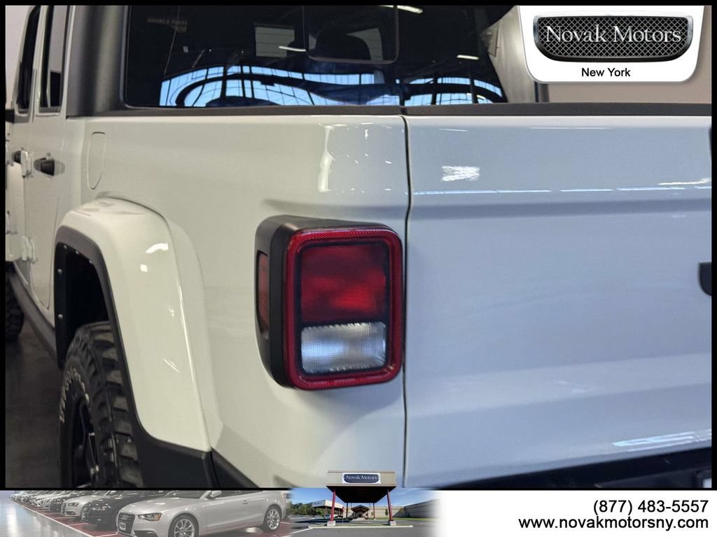 Used 2022 Jeep Gladiator Overland AWD/4WD image 5
