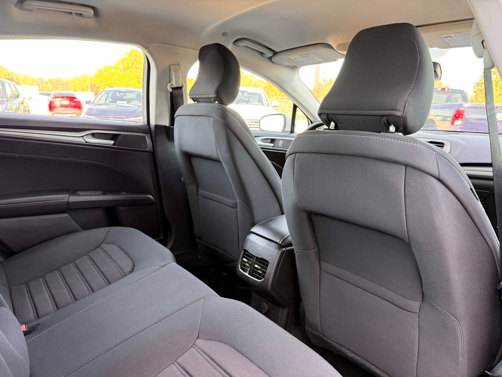 Used 2019 Ford Fusion SE image 18